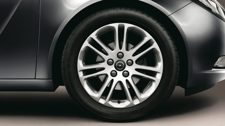InsigniaNotch_Accessories_Wheels_18_inch_cnt_mmpar_1_768x432_inpi11_e02_601_18_Q60.jpg