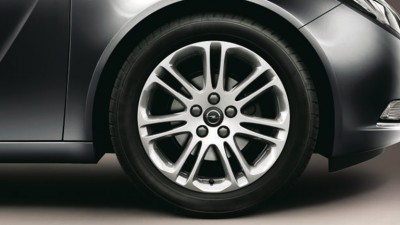 InsigniaNotch_Accessories_Wheels_18_inch_cnt_mmpar_1_768x432_inpi11_e02_601_18_Q60.jpg